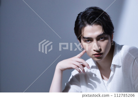 Beauty for men in their 20s Beauty for men in their 20s 112785206