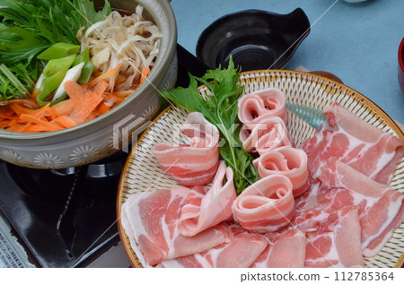 藝術佈置:色彩繽紛的涮鍋食材 藝術佈置:色彩繽紛的涮鍋食材 112785364