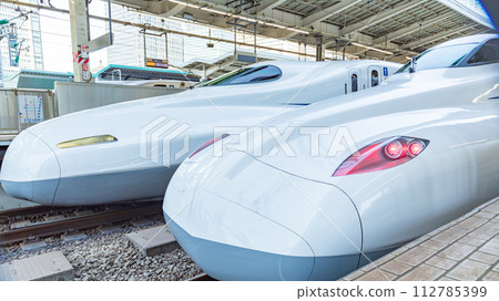 新幹線東海道/山陽新幹線停靠東京月台 112785399