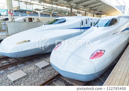 新幹線東海道/山陽新幹線停靠東京月台 112785400