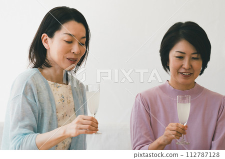 female, females, lady 112787128