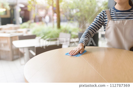 A woman working in a shop 112787369