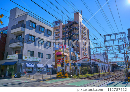 從神奈川縣川崎市中原區下沼部JR向河原站前的鐵路道口附近向向河原站方向 從神奈川縣川崎市中原區下沼部JR向河原站前的鐵路道口附近向向河原站方向 112787512