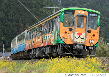 "Osanponanyo" (JR Shikoku Kiha 54 type) 112787784