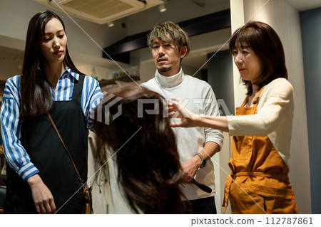 Hairdresser with scissors 112787861