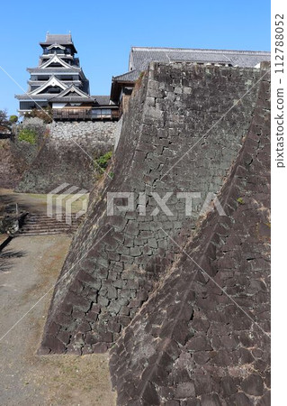 Ishigaki and castle tower of Kumamoto castle 112788052