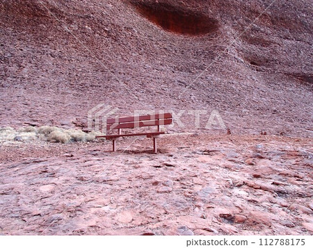uluru bench 112788175