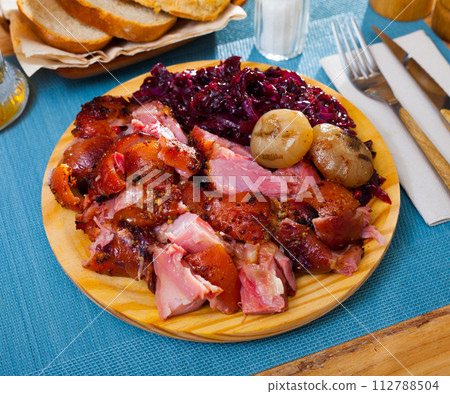 Sliced pork shank with braised cabbage 112788504