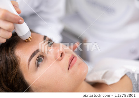 Young woman having face radiolifting procedure 112788801