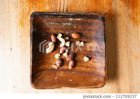 Almonds on a wooden plate 112789157