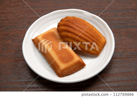 French confectionery, baked confectionery Madeleine 112789866