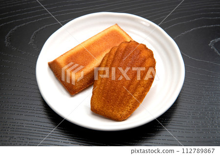 French confectionery, baked confectionery Madeleine 112789867