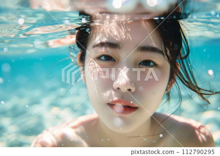Japanese women playing in the sea in swimsuits (snorkeling, swimming, sea bathing) 112790295