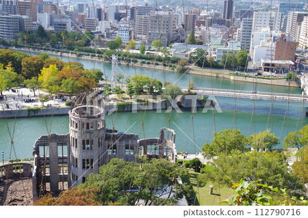 從折鶴塔眺望廣島和平紀念公園 從折鶴塔眺望廣島和平紀念公園 112790716