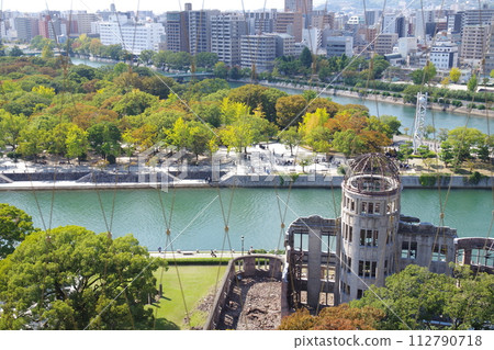 從折鶴塔眺望廣島和平紀念公園 從折鶴塔眺望廣島和平紀念公園 112790718