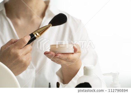 化妝刷粉 112790894