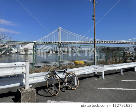 cycling in the city 112791625