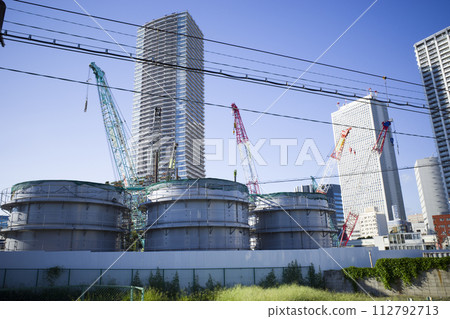 正在興建的巨型起重機和池袋城市景觀 112792713