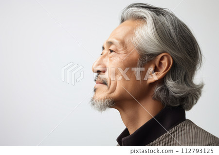 Profile of an elderly Japanese man (grandpa, grandfather, grandfather, Asian, white background, no background) 112793125