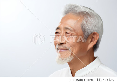 Profile of an elderly Japanese man (grandpa, grandfather, grandfather, Asian, white background, no background) 112793129