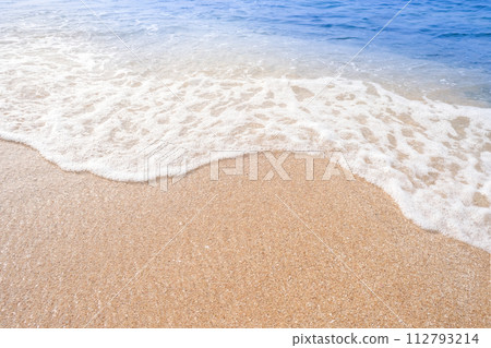 High angle view of the sea and sandy beach on the island, beautiful blue water. 112793214