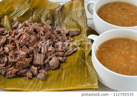 墨西哥牛肉 Barbacoa 和 Barbacoa 清湯 112793535