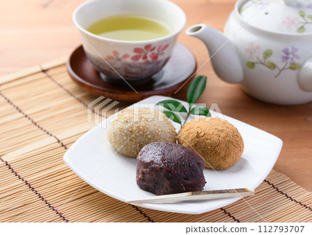 Ohagi, a Japanese sweet that represents Japan 112793707