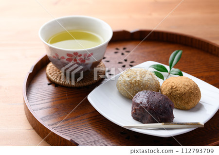 Ohagi, a Japanese sweet that represents Japan 112793709