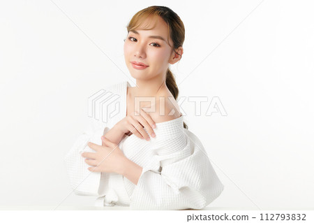 Beautiful young asian woman with clean fresh skin on white background, Face care, Facial treatment, Cosmetology, beauty and spa, Asian women portrait. 112793832