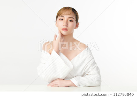 Beautiful young asian woman with clean fresh skin on white background, Face care, Facial treatment, Cosmetology, beauty and spa, Asian women portrait. 112793840