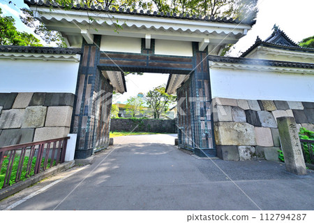 “Old Edo Castle Tayamon”, an important cultural property 112794287