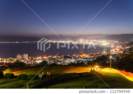 [Nagano Prefecture] Night view of Lake Suwa and view of Tateishi Park 112794549