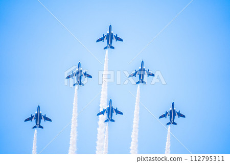 Blue Impulse flying on display in the vast blue sky | Celebrating the opening of Komatsu Station on the Hokuriku Shinkansen | Komatsu City, Ishikawa Prefecture 112795311