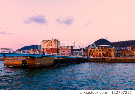 Moji Port retro drawbridge bathed in the setting sun 112797235