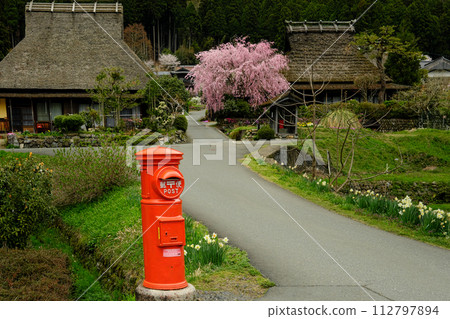 Landscape with thatched roof mailbox 112797894
