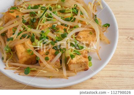 Fried tofu and bean sprouts Fried tofu and bean sprouts 112798026