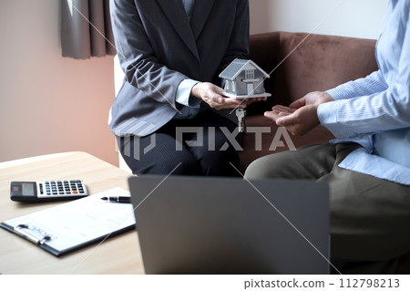Real estate agent broker hand over the home to the new owner after completing the signing according to the agreement of renting a house and buying house insurance Home insurance concept Real estate agent broker hand over the home to the new owner after completing the signing according to the agreement of renting a house and buying house insurance Home insurance concept 112798213