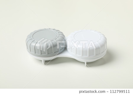 Contact lenses for eyes with a container for their storage 112799511