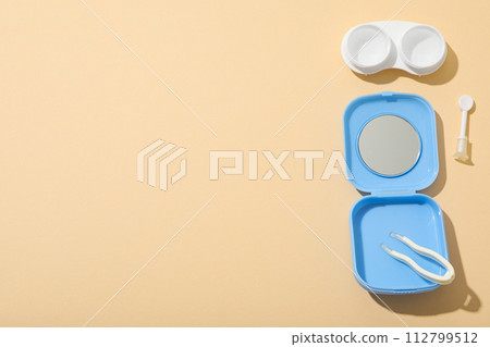 Contact lenses for eyes with a container for their storage and accessories 112799512