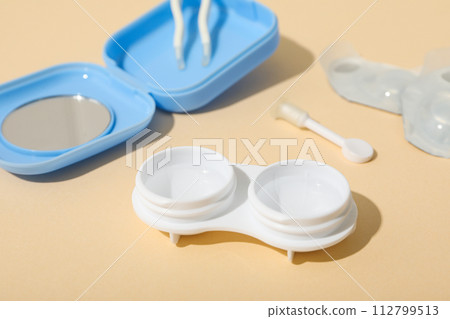 Contact lenses for eyes with a container for their storage and accessories 112799513