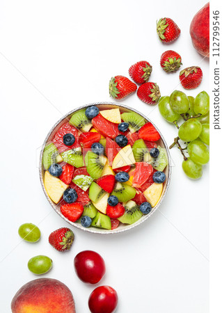 Tasty and healthy nutrition concept - fruit salad 112799546