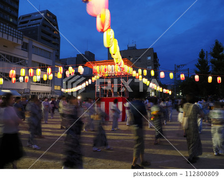 Bon dance 112800809