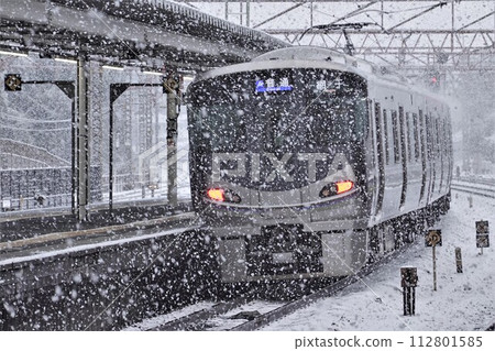 JR West 225 Series 100 L Formation x 2 Ordinary To Aboshi + To Himeji Remaining Snow Snowfall Zeze Station JR West 225 Series 100 L Formation x 2 Ordinary To Aboshi + To Himeji Remaining Snow Snowfall Zeze Station 112801585