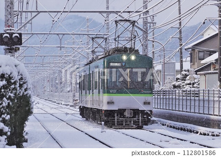 Keihan Ishiyama Sakamoto Line 600 type 613-614 formation bound for Sakamoto Hieizanguchi Remaining snow Snowfall and snowfall at Shigari First Level Crossing Keihan Ishiyama Sakamoto Line 600 type 613-614 formation bound for Sakamoto Hieizanguchi Remaining snow Snowfall and snowfall at Shigari First Level Crossing 112801586