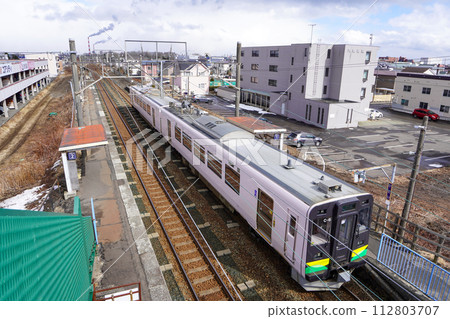 737 series train C-6 formation at Itoi Station 737 series train C-6 formation at Itoi Station 112803707