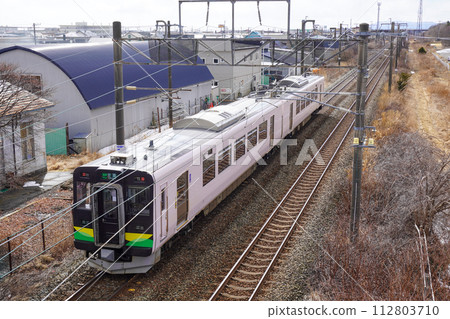 737 series train C-6 formation at Itoi Station 737 series train C-6 formation at Itoi Station 112803710