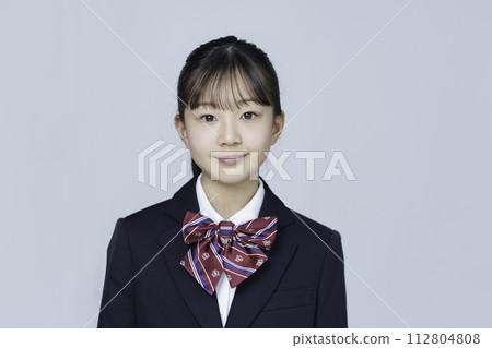 Female student's portrait 112804808
