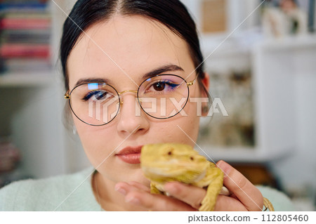 Beautiful Woman Posing with Her Adorable Bearded Dragon Pets 112805460