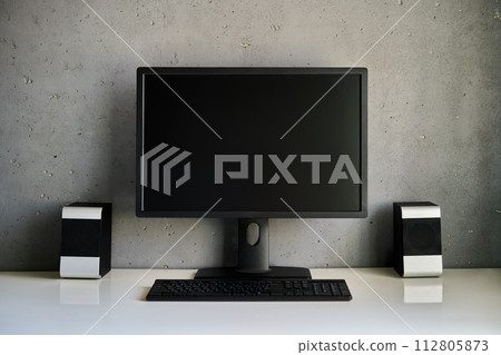 Blank computer monitor at the desk Blank computer monitor at the desk 112805873