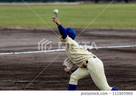 高中棒球比賽場景投球場景 112805960